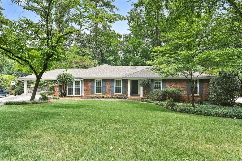 5 bedroom, 3,720 sq ft single family residence sold at 435 Amberidge Trail, Sandy Springs, GA 30328