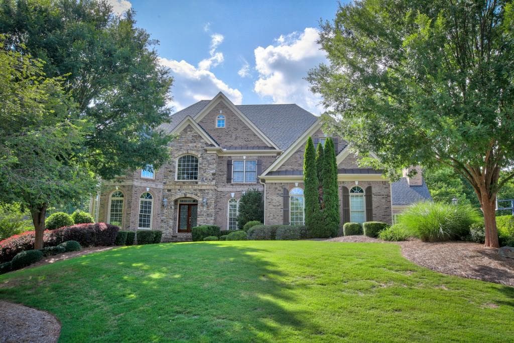 5 bedroom, 7,349 sq ft single family residence sold at 230 Pembrook Place, Roswell, GA 30075