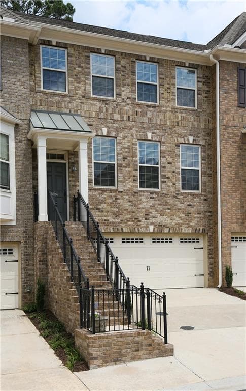 3 bedroom, 2,100 sq ft townhouse sold at 3004 Manchester Circle, Roswell, GA 30075