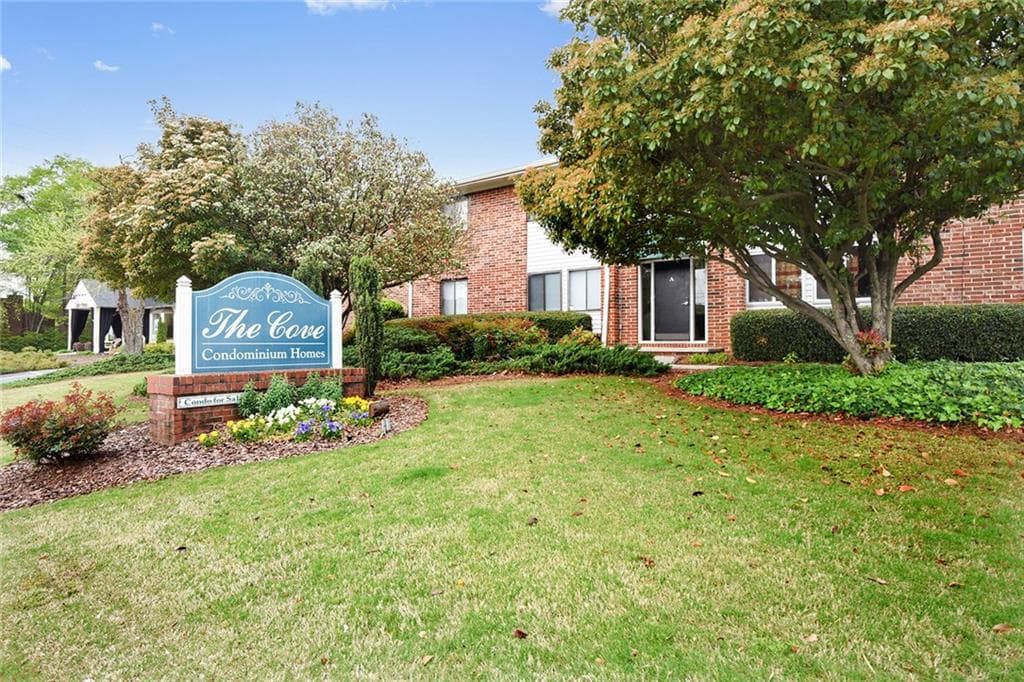 3 bedroom, 1,310 sq ft condominium sold at 4266 Roswell Road F1, Atlanta, GA 30342