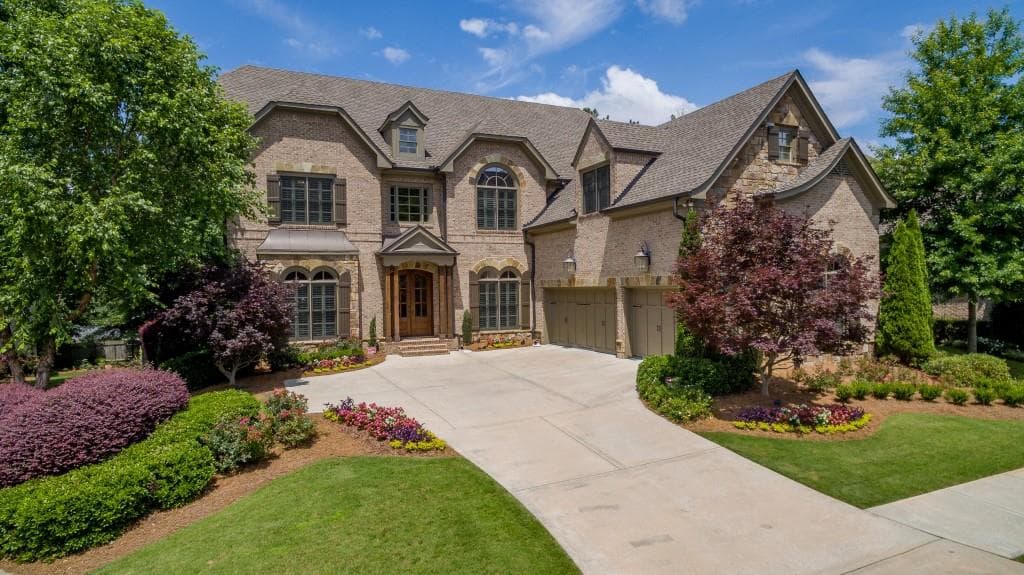 5 bedroom, 5,089 sq ft single family residence sold at 160 Stonewyck Place, Roswell, GA 30076