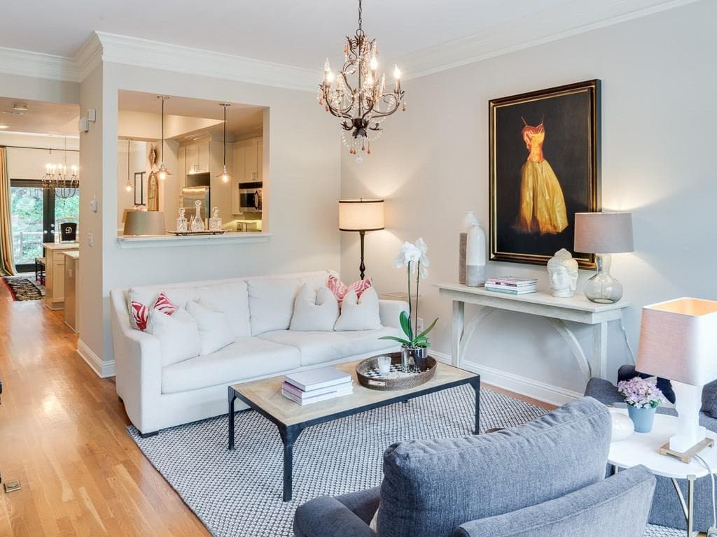 3 bedroom, 1,800 sq ft townhouse sold at 3283 Buckhead Forest Mews, Atlanta, GA 30305