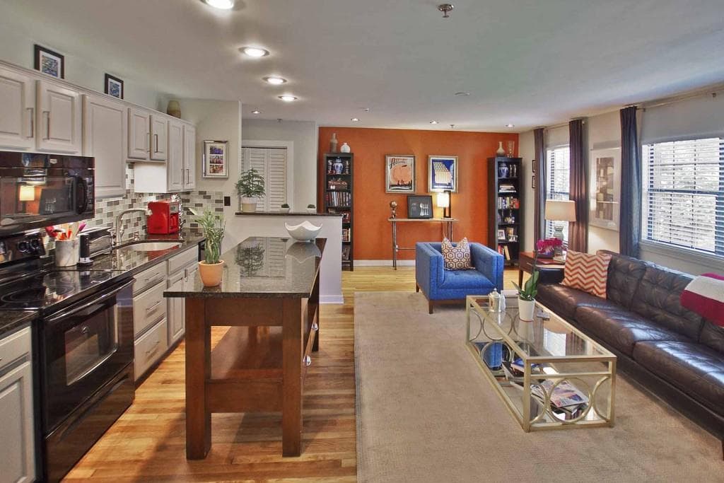 1 bedroom, 620 sq ft condominium sold at 323 8th Street 1, Atlanta, GA 30309