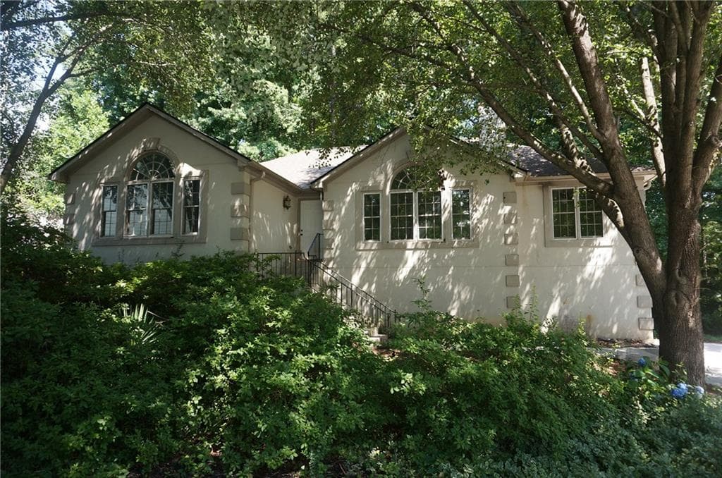 3 bedroom, 1,882 sq ft single family residence sold at 1634 Glenfield Drive, Lawrenceville, GA 30043