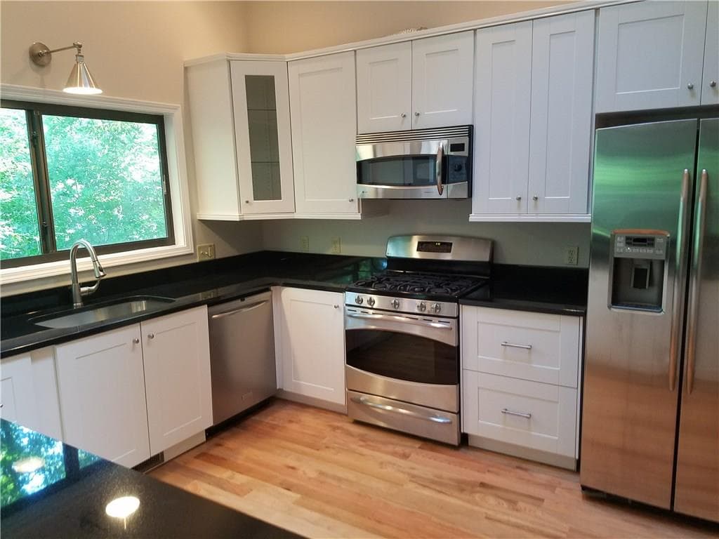 4 bedroom, 2,821 sq ft single family residence sold at 4162 Edinburgh Trail, Roswell, GA 30075