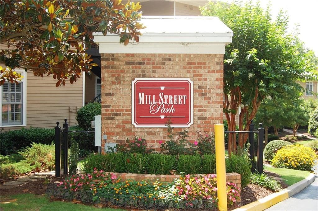 3 bedroom, 1,754 sq ft condominium sold at 220 Creek View Lane 220, Roswell, GA 30075