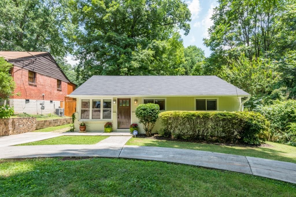 3 bedroom, 1,276 sq ft single family residence sold at 2025 Arlington Avenue, Atlanta, GA 30324