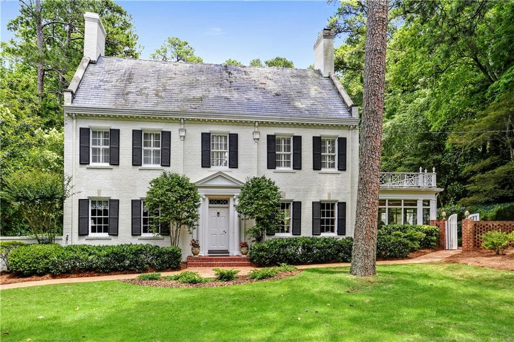 4 bedroom, 6,017 sq ft single family residence sold at 3461 Tuxedo Road, Atlanta, GA 30305