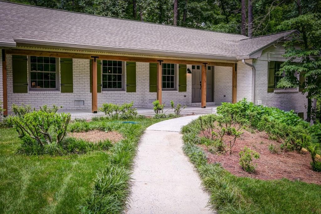 5 bedroom, 2,183 sq ft single family residence sold at 2982 Danbyshire Court, Atlanta, GA 30345