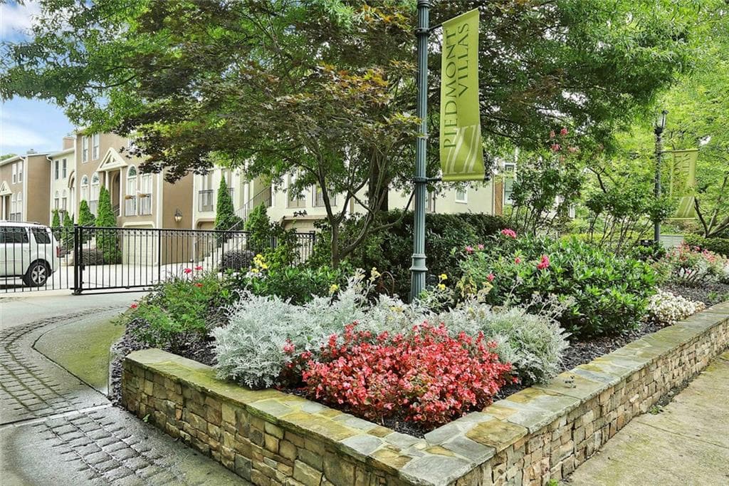 3 bedroom, 1,237 sq ft townhouse sold at 831 B Piedmont Avenue 831B, Atlanta, GA 30308