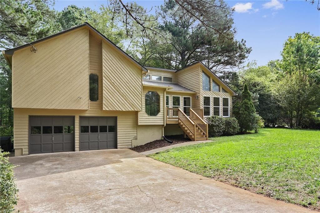 3 bedroom, 1,600 sq ft single family residence sold at 1600 Shadowbrook Drive, Acworth, GA 30102
