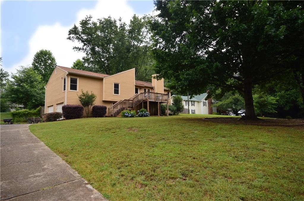 4 bedroom, 1,800 sq ft single family residence sold at 5431 Brookview Court, Acworth, GA 30102