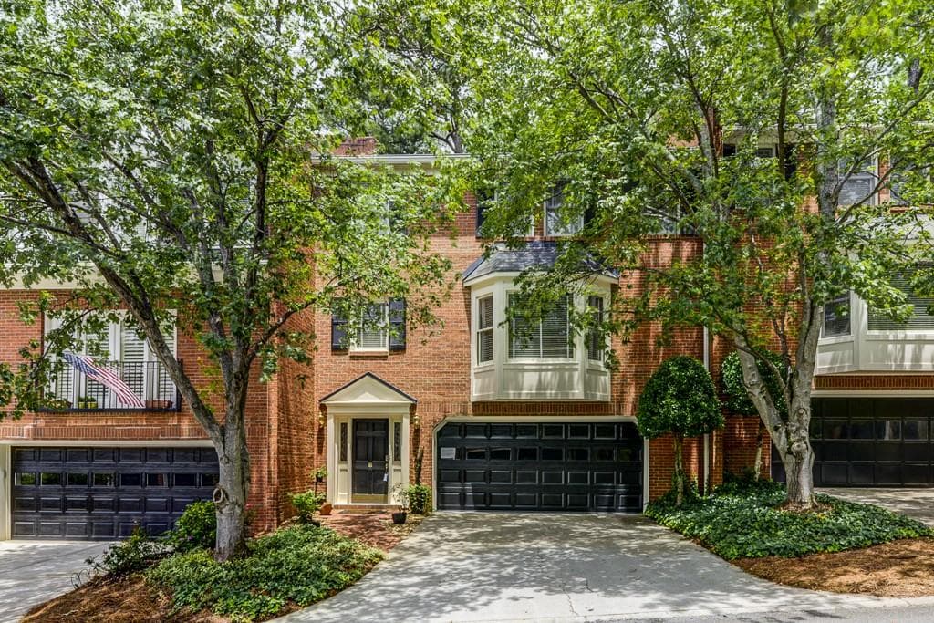 3 bedroom, 1,995 sq ft townhouse sold at 3873 Roswell Road 8, Atlanta, GA 30342