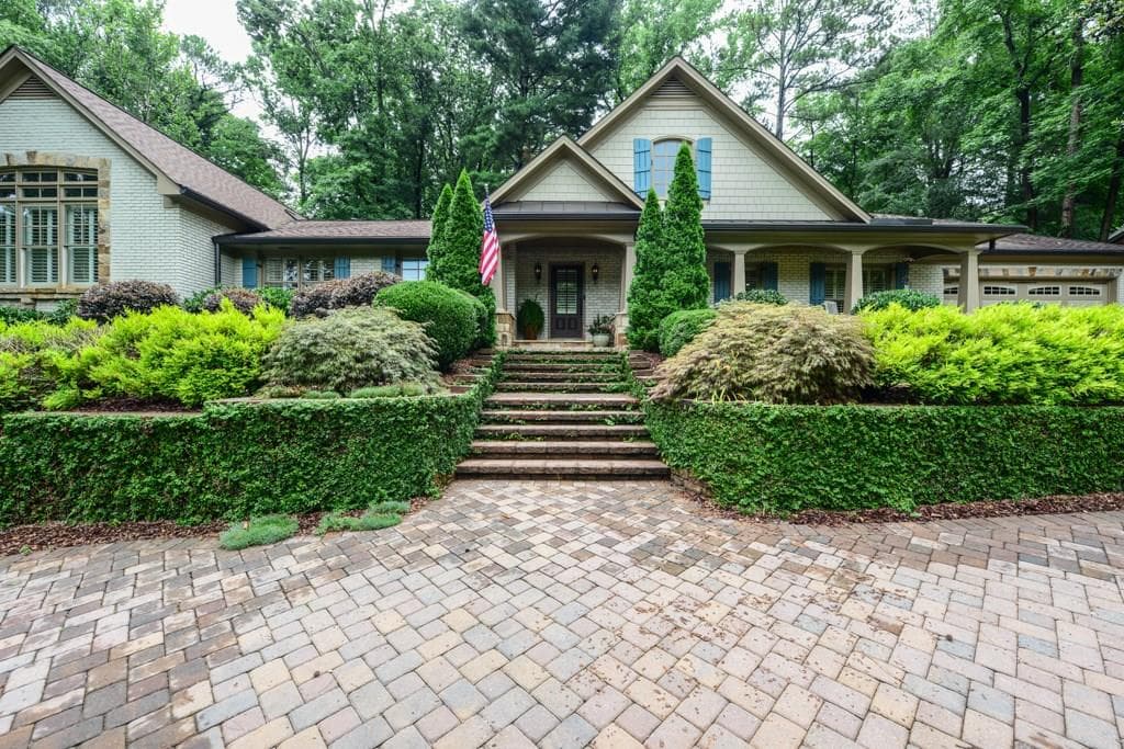 5 bedroom, 4,275 sq ft single family residence sold at 735 Starlight Lane, Atlanta, GA 30342
