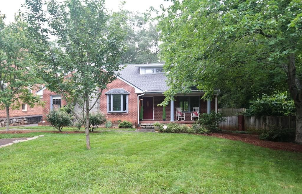 3 bedroom, 2,142 sq ft single family residence sold at 2194 E Lake Road, Atlanta, GA 30307