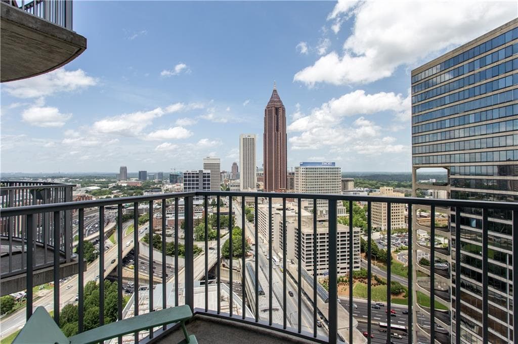 1 bedroom, 729 sq ft condominium sold at 400 W Peachtree Street 2515, Atlanta, GA 30308