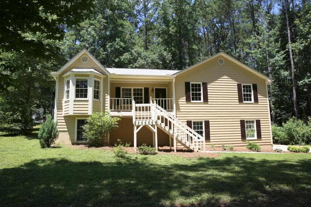 3 bedroom, 1,850 sq ft single family residence sold at 230 Cedar Creek Court, Acworth, GA 30101