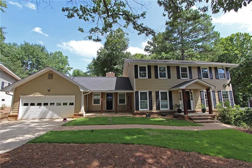 4 bedroom single family residence sold at 2741 W Fontainbleau Drive, Dunwoody, GA 30360