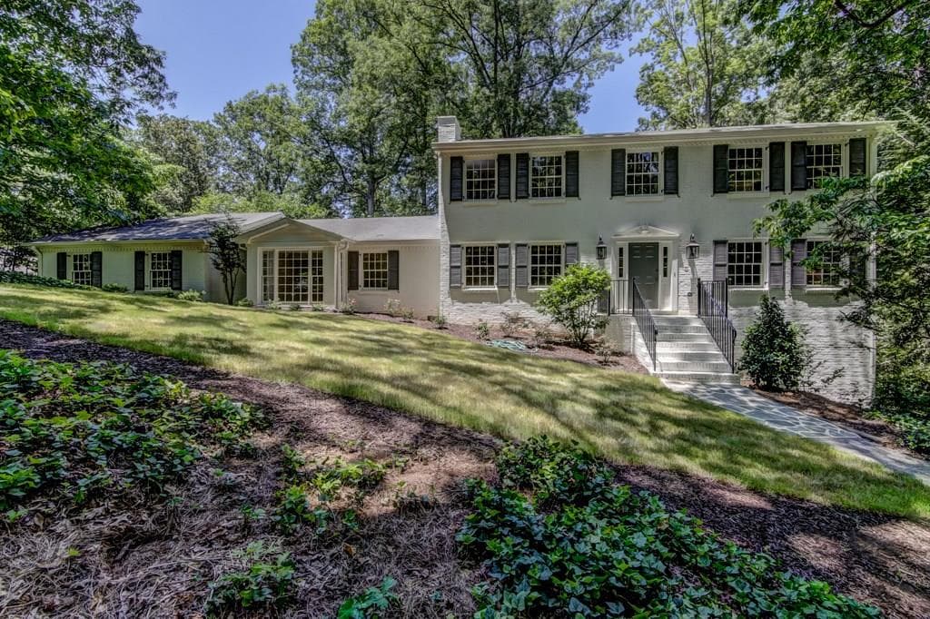 4 bedroom, 3,438 sq ft single family residence sold at 5200 High Point Road, Sandy Springs, GA 30342