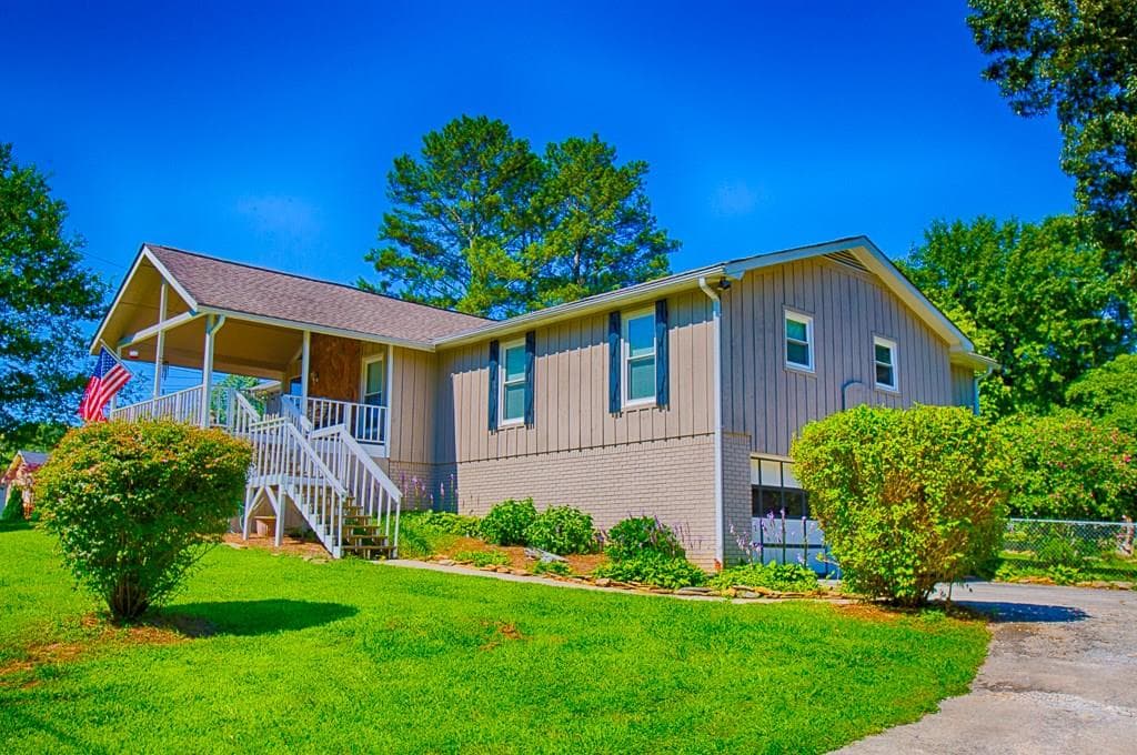 3 bedroom, 1,618 sq ft single family residence sold at 103 Little Brook Drive, Woodstock, GA 30188
