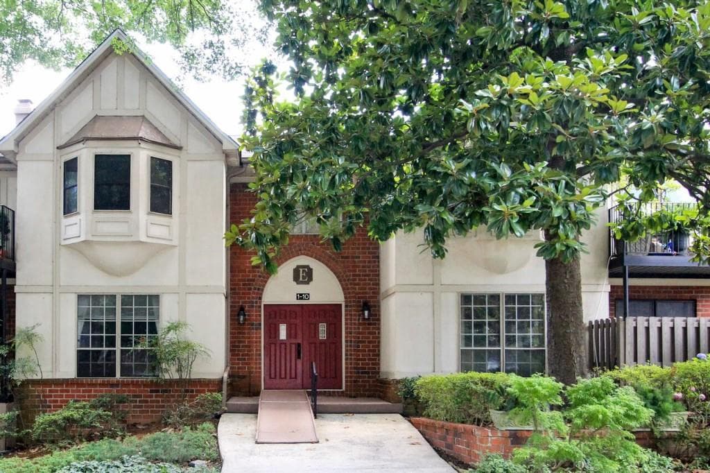 4 bedroom, 1,628 sq ft condominium sold at 6851 Roswell Road E7, Sandy Springs, GA 30328