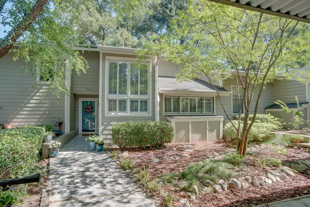 2 bedroom, 1,386 sq ft condominium sold at 1964 Variations Drive, Atlanta, GA 30329