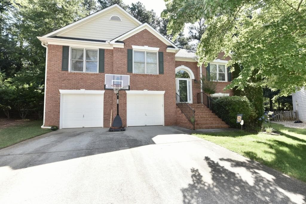 4 bedroom, 2,253 sq ft single family residence sold at 210 Silver Water Court, Suwanee, GA 30024