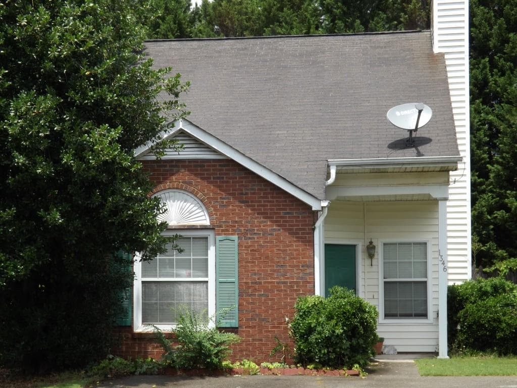 2 bedroom, 1,328 sq ft single family residence sold at 1346 Yorkshire Lane, Woodstock, GA 30188