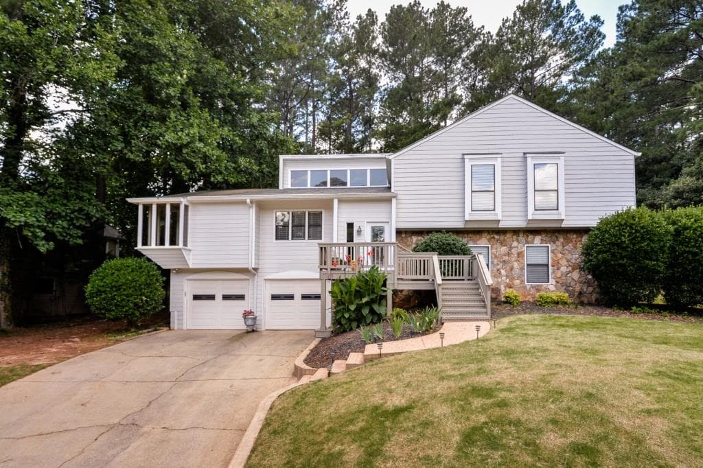 4 bedroom, 2,720 sq ft single family residence sold at 10580 Timberstone Road, Alpharetta, GA 30022