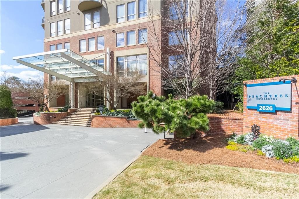 1 bedroom, 652 sq ft condominium sold at 2626 Peachtree Road 1606, Atlanta, GA 30305