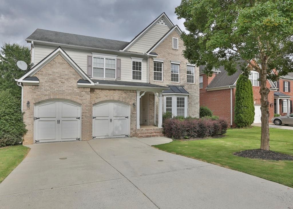 5 bedroom, 3,161 sq ft single family residence sold at 12647 Waterside Drive, Alpharetta, GA 30004