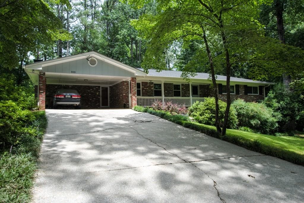 3 bedroom, 1,656 sq ft single family residence sold at 305 Lynnwood Drive, Woodstock, GA 30188