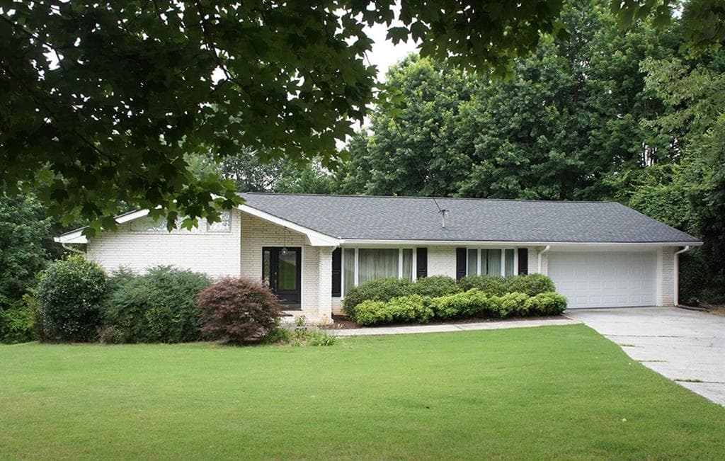 2936 Fontainebleau Drive, Dunwoody, GA 30360 — most recent listing photo