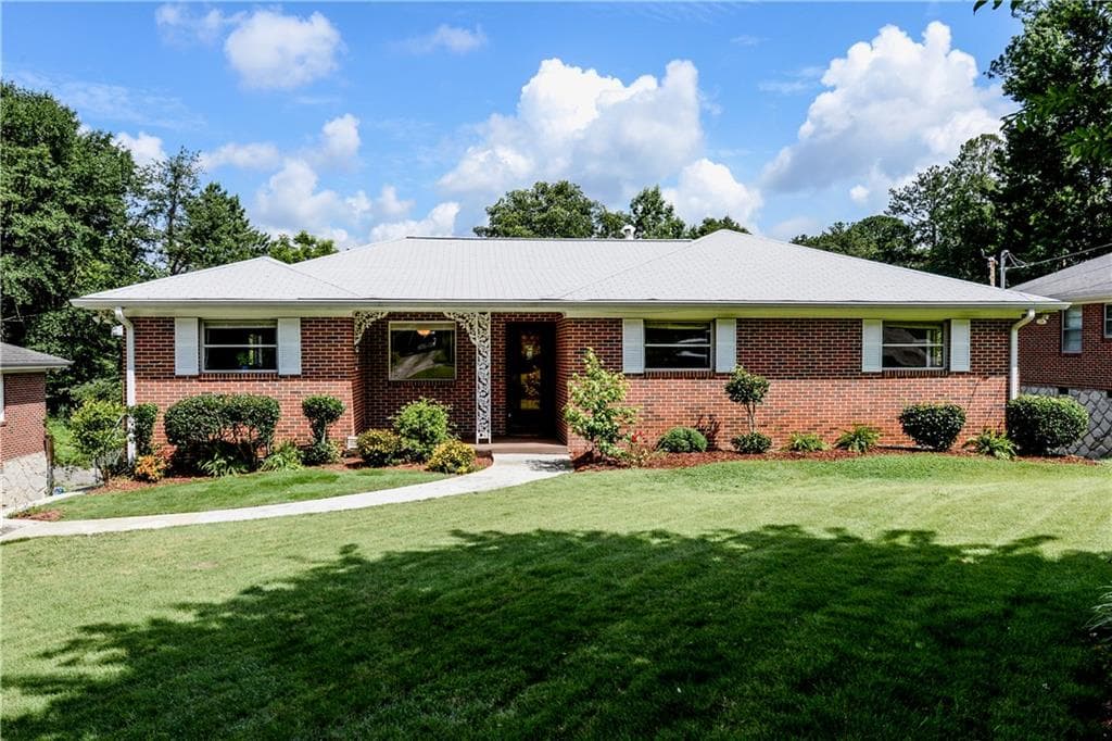 5 bedroom, 2,285 sq ft single family residence sold at 1372 CHRISTMAS Lane, Atlanta, GA 30329