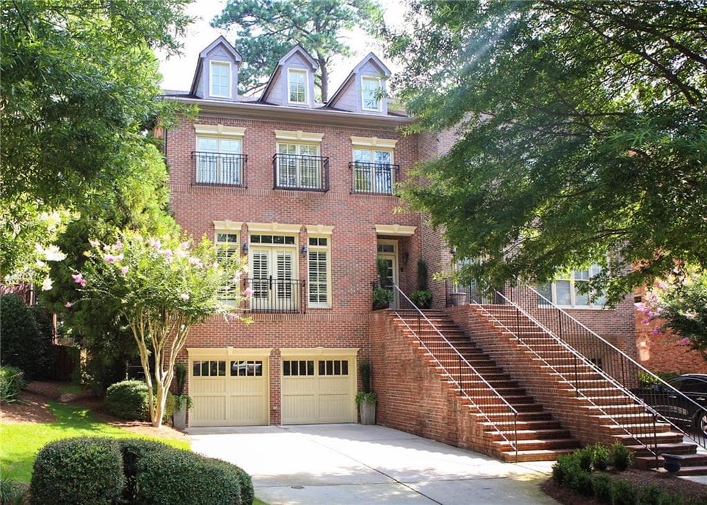 3 bedroom, 2,950 sq ft townhouse sold at 622 Timm Valley Road A, Atlanta, GA 30305