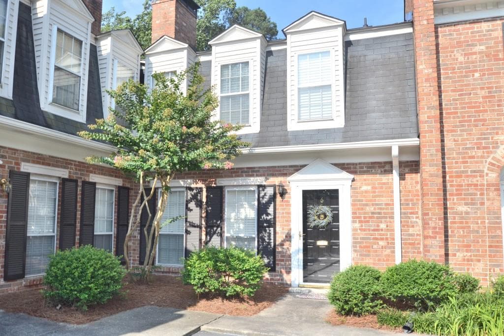 2 bedroom, 1,320 sq ft townhouse sold at 6 Bassett Hall Place 6, Atlanta, GA 30318