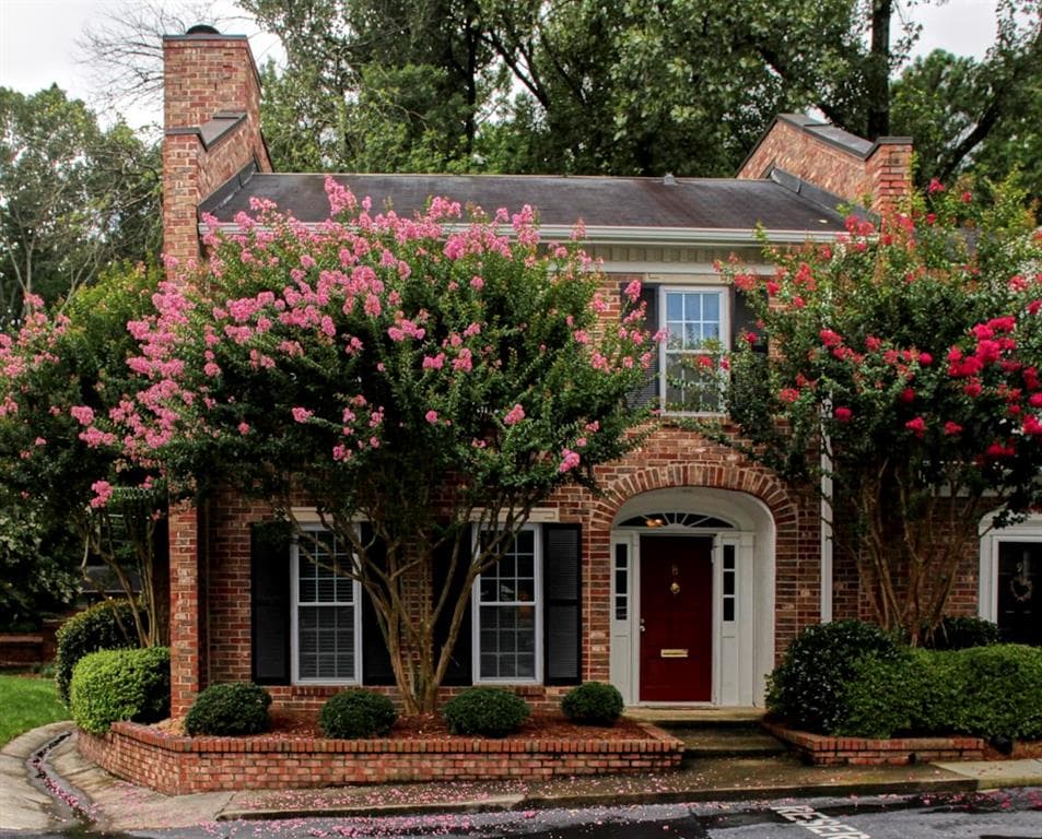 3 bedroom, 1,560 sq ft condominium sold at 8 Surry County Place, Atlanta, GA 30318