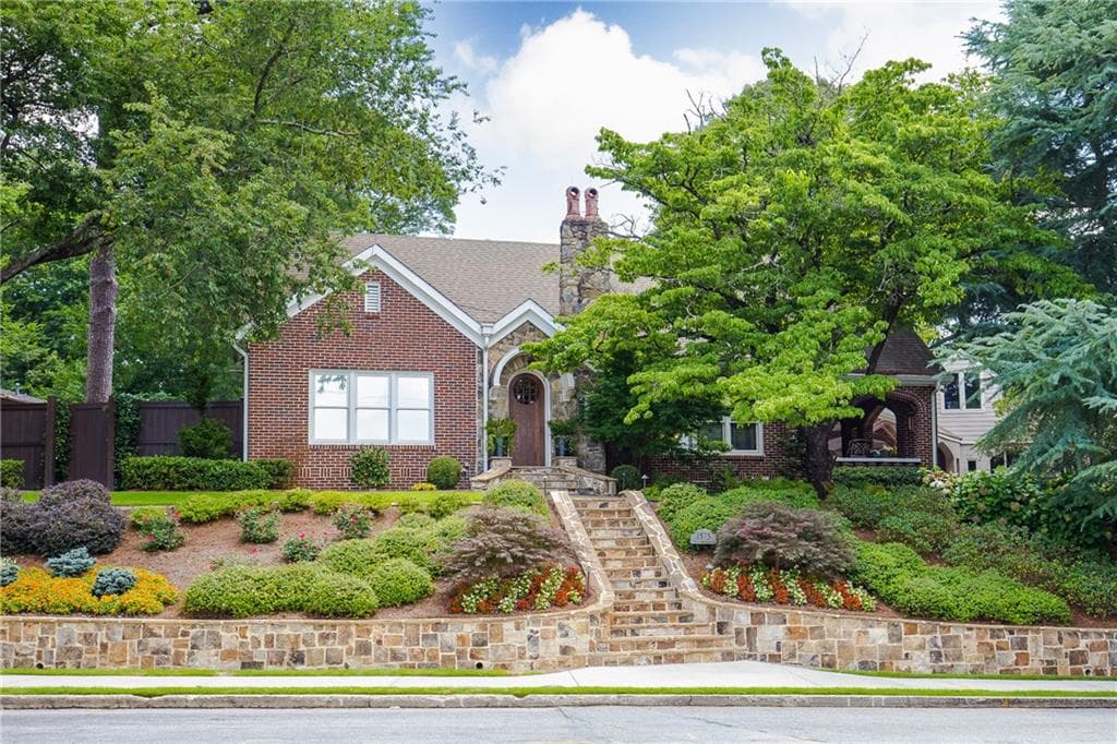 4 bedroom, 2,525 sq ft single family residence sold at 1575 Piedmont Avenue, Atlanta, GA 30324