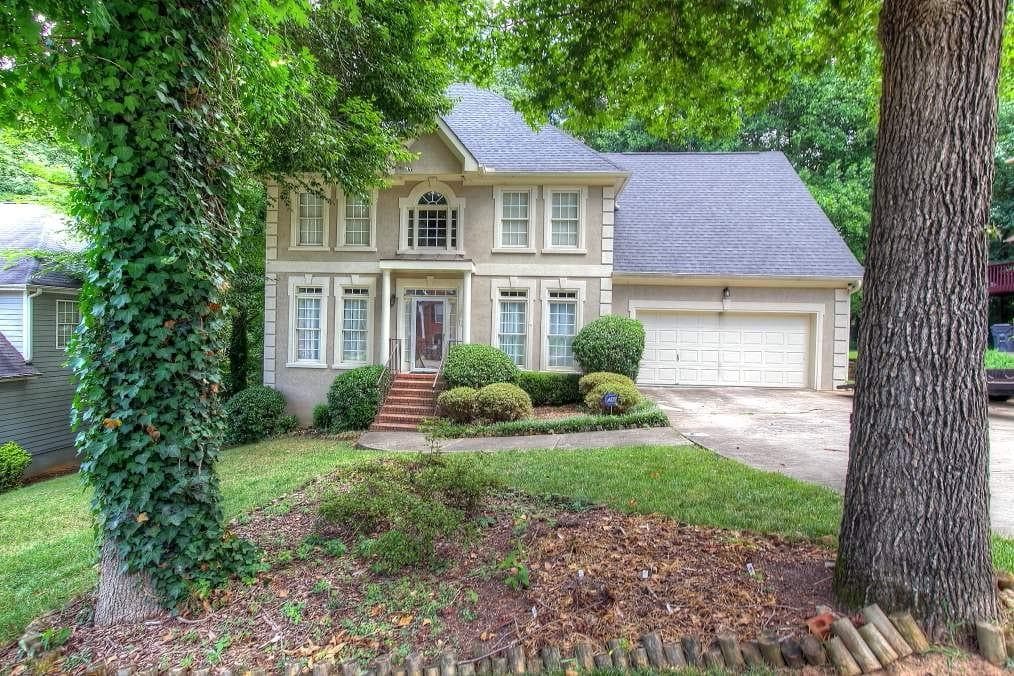 5 bedroom, 3,000 sq ft single family residence sold at 1070 Beechcrest Road, Atlanta, GA 30311