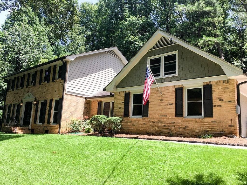 4 bedroom, 2,683 sq ft single family residence sold at 2497 Greenglade Road, Atlanta, GA 30345