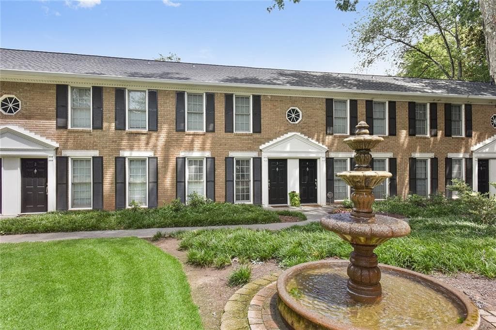 2 bedroom, 1,020 sq ft townhouse sold at 1101 Collier Road E3, Atlanta, GA 30318