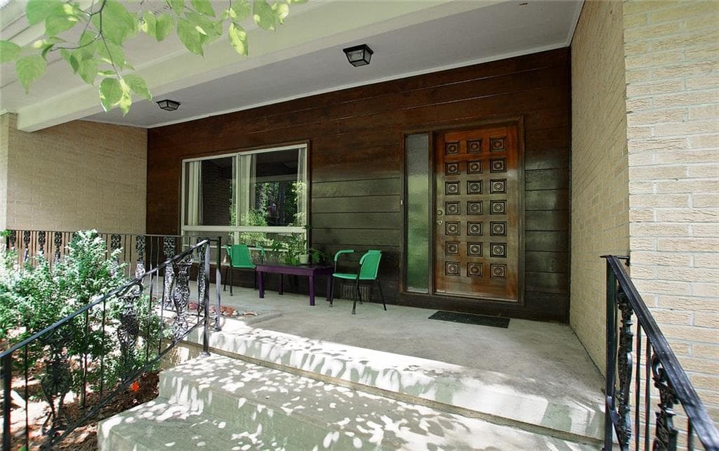 3 bedroom, 2,306 sq ft single family residence sold at 2047 Amberwood Way, Atlanta, GA 30345