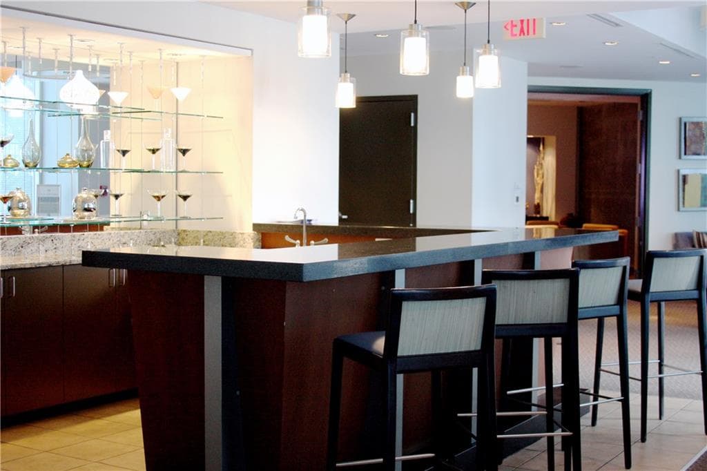 1 bedroom, 763 sq ft condominium sold at 400 W Peachtree Street 1009, Atlanta, GA 30308