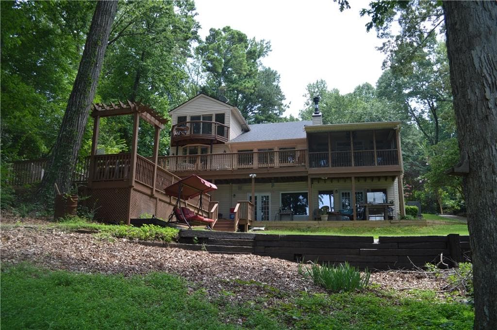 5 bedroom, 4,130 sq ft single family residence sold at 5936 Island View Drive, Buford, GA 30518
