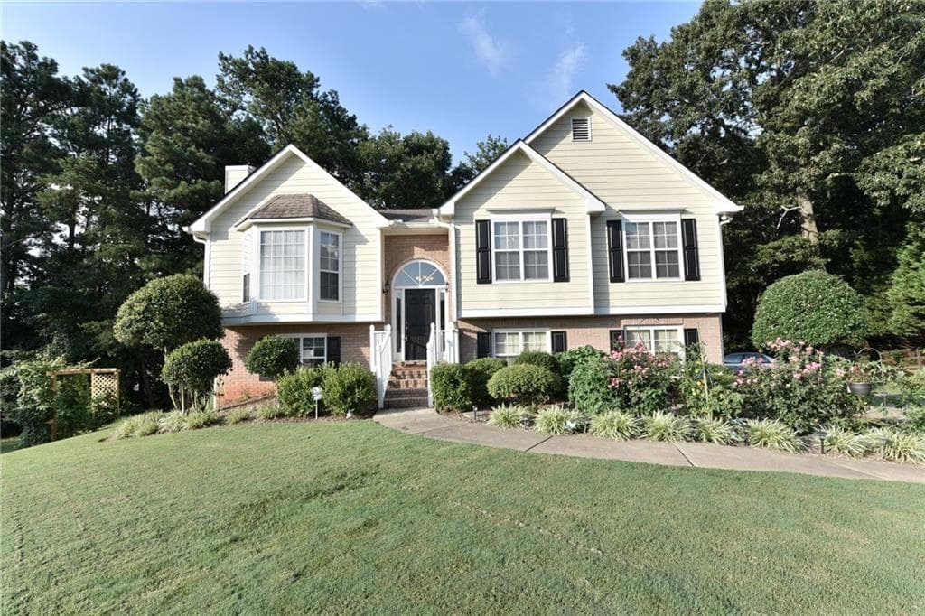 4 bedroom, 2,215 sq ft single family residence sold at 2565 Valley Ridge Drive, Cumming, GA 30040