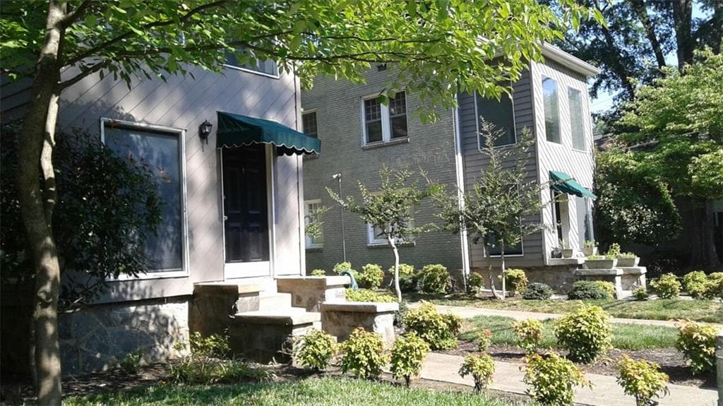 2 bedroom, 1,000 sq ft condominium sold at 864 Charles Allen Drive 12, Atlanta, GA 30308
