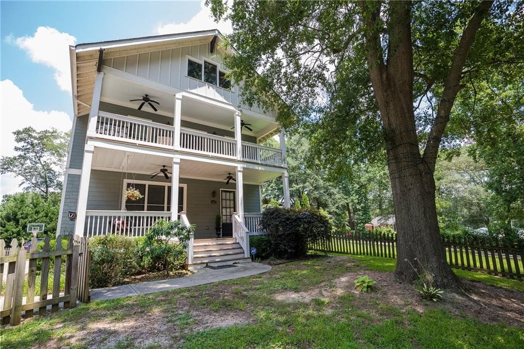 3 bedroom, 2,430 sq ft single family residence sold at 2477 Edwards Drive, Atlanta, GA 30318