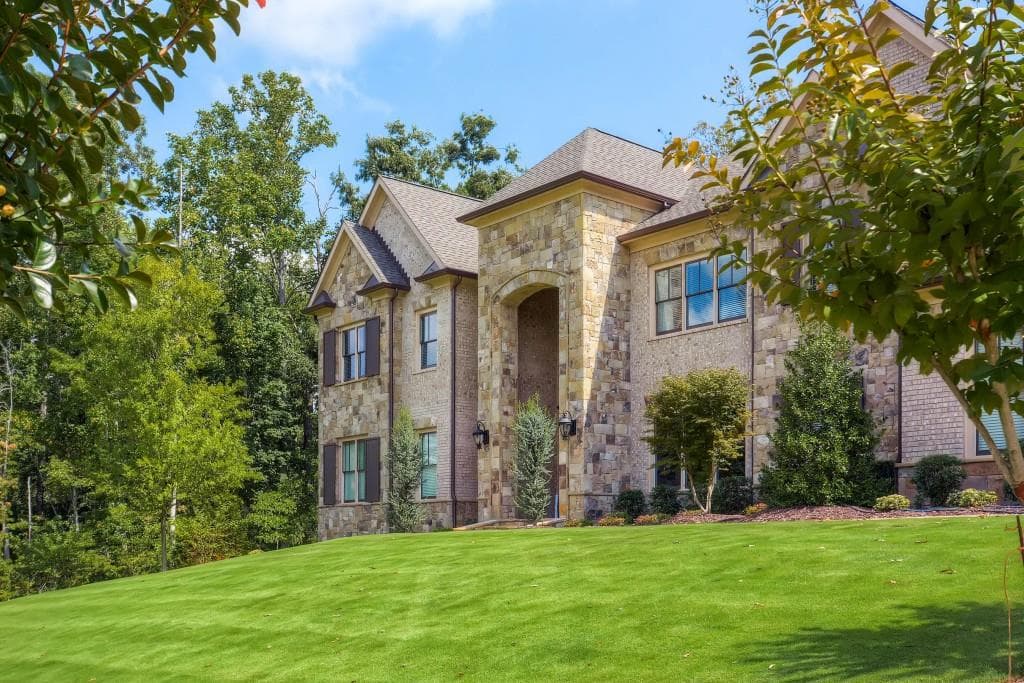 5 bedroom, 7,200 sq ft single family residence sold at 3273 Balley Forrest Drive, Milton, GA 30004