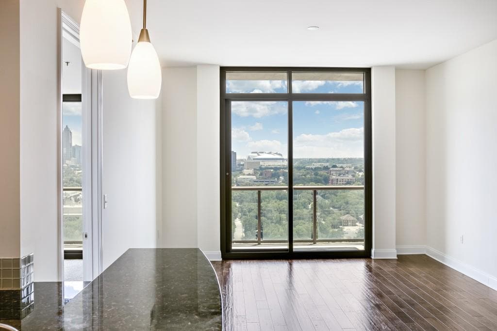 1 bedroom, 1,049 sq ft condominium sold at 270 17th Street 2206, Atlanta, GA 30363