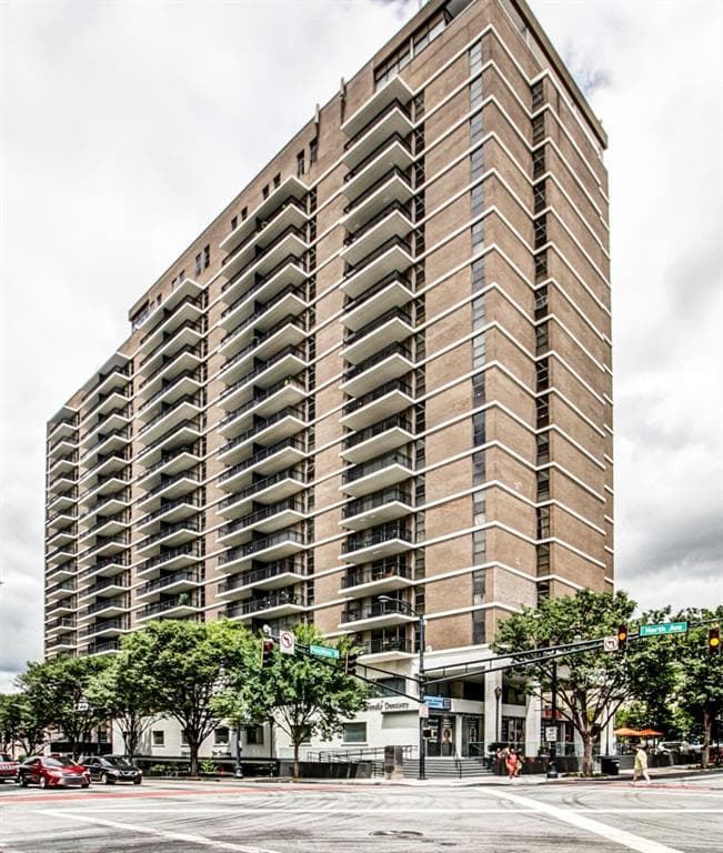1 bedroom, 740 sq ft condominium sold at 620 Peachtree Street 1714, Atlanta, GA 30308